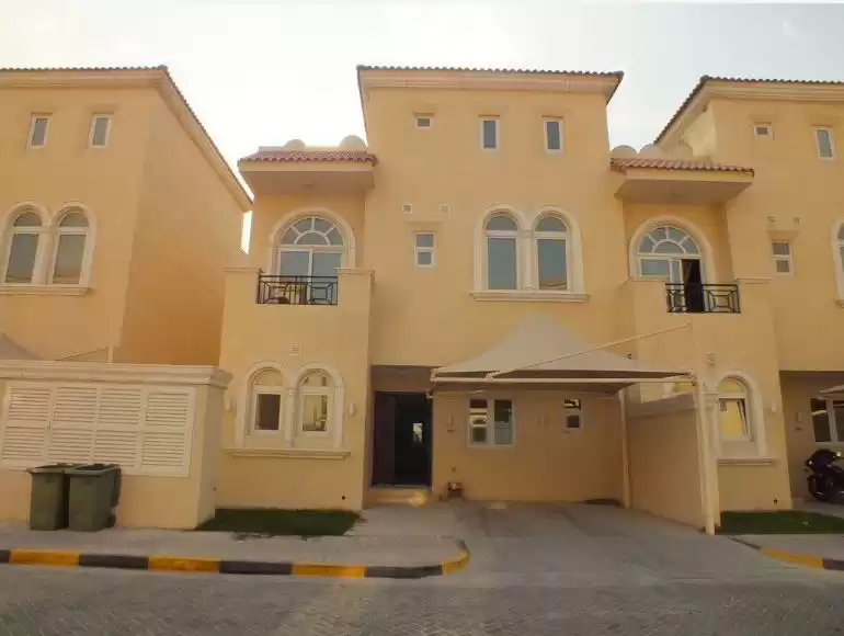 Résidentiel Propriété prête 5 chambres S / F Villa à Compound  a louer au Al-Sadd , Doha #8333 - 1  image 
